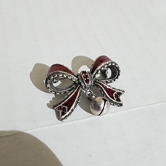 TC Jewelry - Tc Christmas bow brooch with bell 3t6